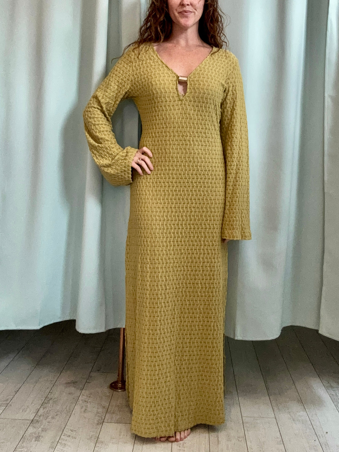 flowy bell sleeve dress Olive Maxi – Patterns and Pops Size:44 (EU) / 11 (US) / 10 (UK) crafted bohemian elegance availableonPOS Black Gold Sequin Embellished